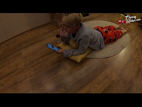 ❤️ 瘋狂的金發女郎吸吮巨大的雞巴並在上面彈跳 - 肛交 ️❌ 優質色情 在 zh-tw.porn-evooli.ru ❌️